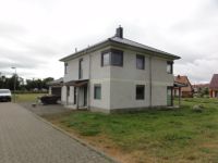 01.-Neubau-Einfamilienhaus-in-Gartenstadt-Bad-Lgs-Vorderansicht